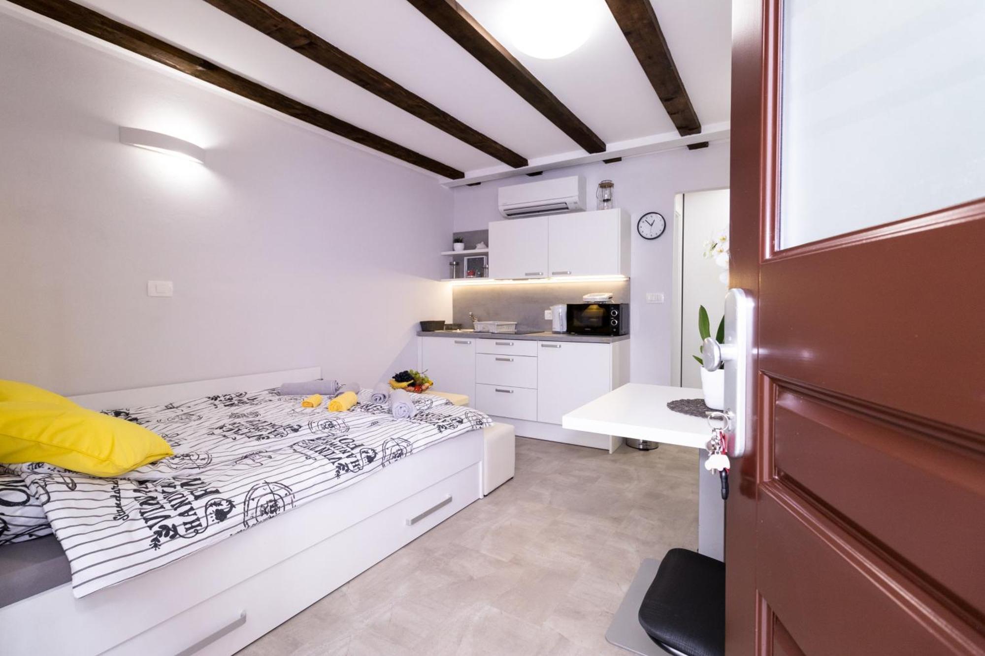 Apartments Bella Tara Pirano Esterno foto