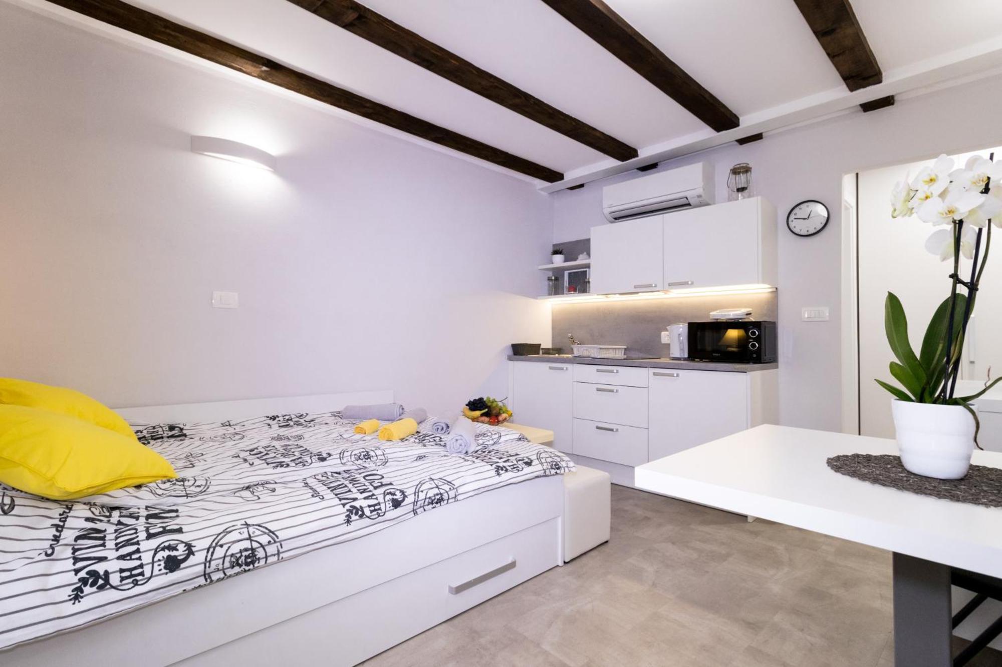 Apartments Bella Tara Pirano Esterno foto