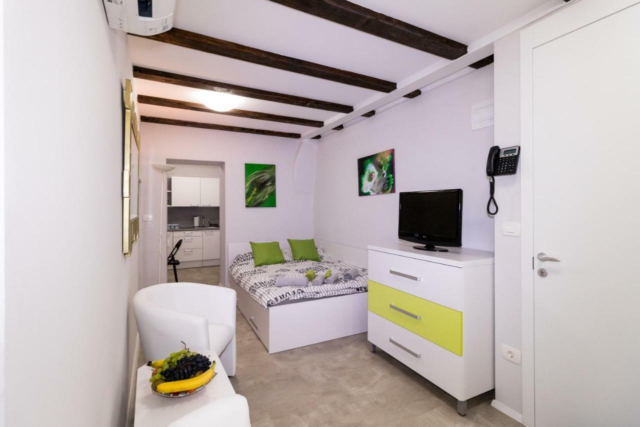 Apartments Bella Tara Pirano Esterno foto